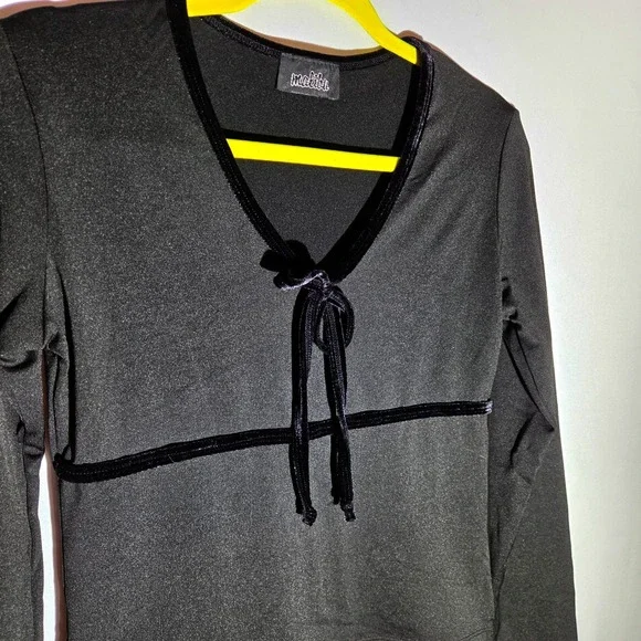 Malibu Y2K Black Long Sleeve V-Neck Velvet Trim Tie Front Top Womens Small - Picture 2 of 4